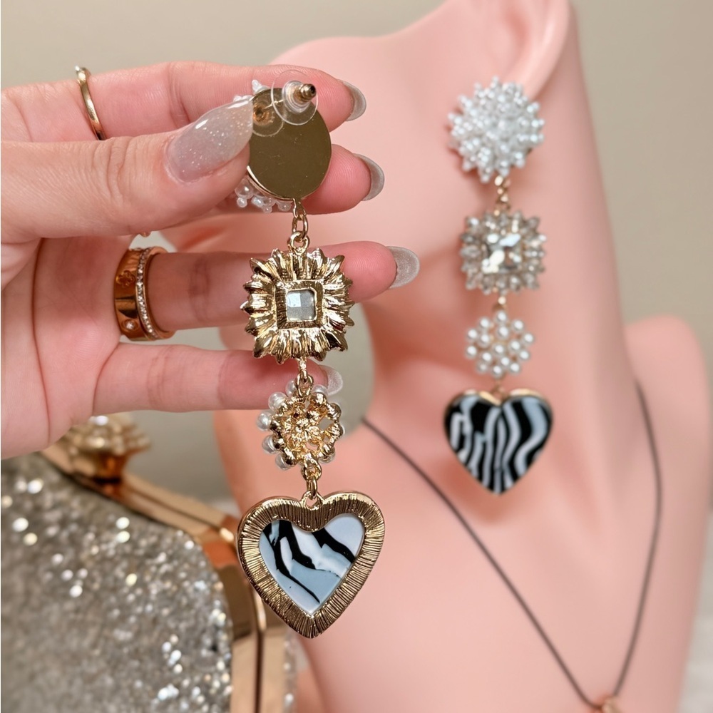 Elegant Black and White Heart Earrings - Picture 5 of 7